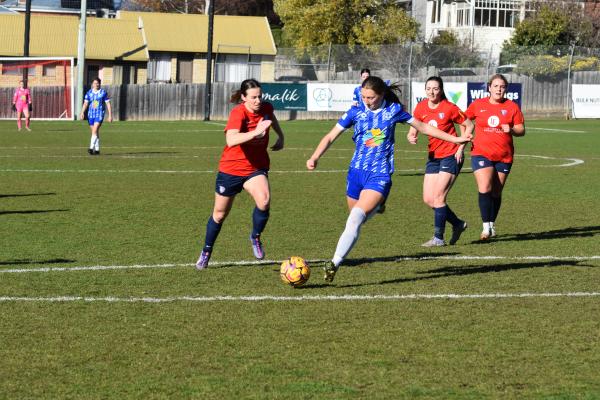 United's Hollie Jones Shoots